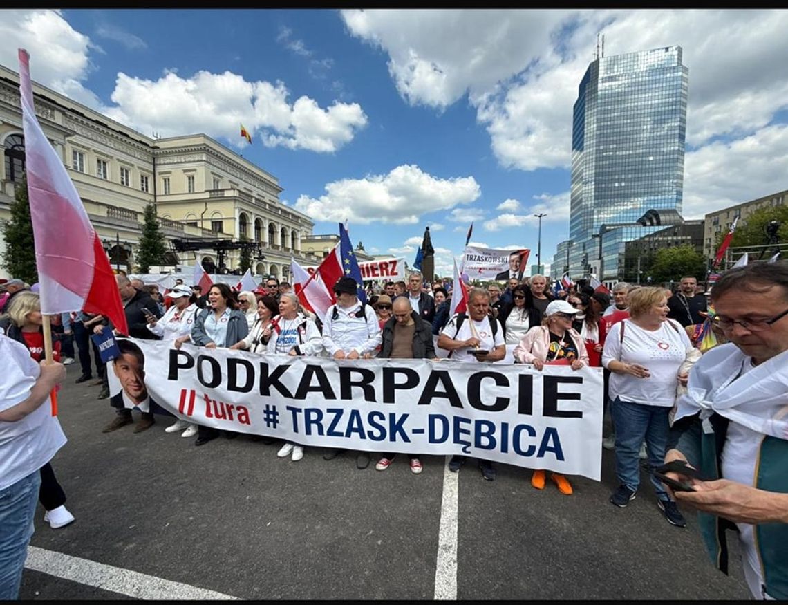 Mieszkańcy i politycy z Podkarpacia na Wielkim Marszu Patriotów [ZDJĘCIA]