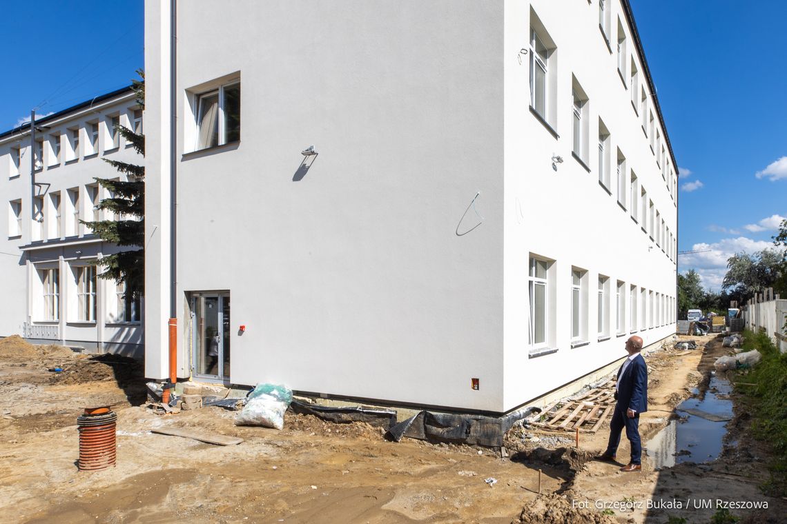 Milionowa inwestycja w Zespole Szkół Elektronicznych w Rzeszowie. Nowa część i gruntowny remont
