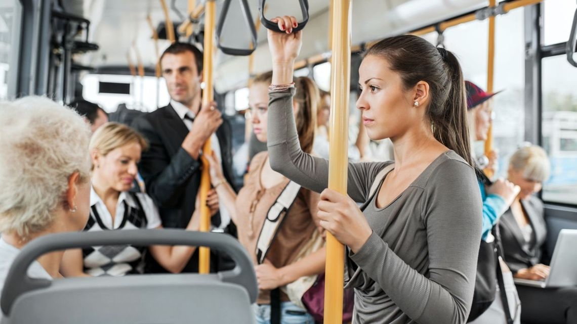 Młodzi coraz częściej jeżdżą na gapę. Ciąży na nich spory dług