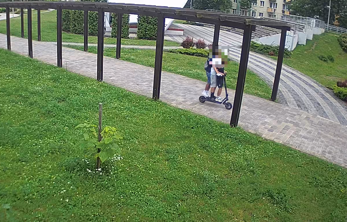 Młodzież jeździ na hulajnogach jak popadnie. Później płaczą rodzice...