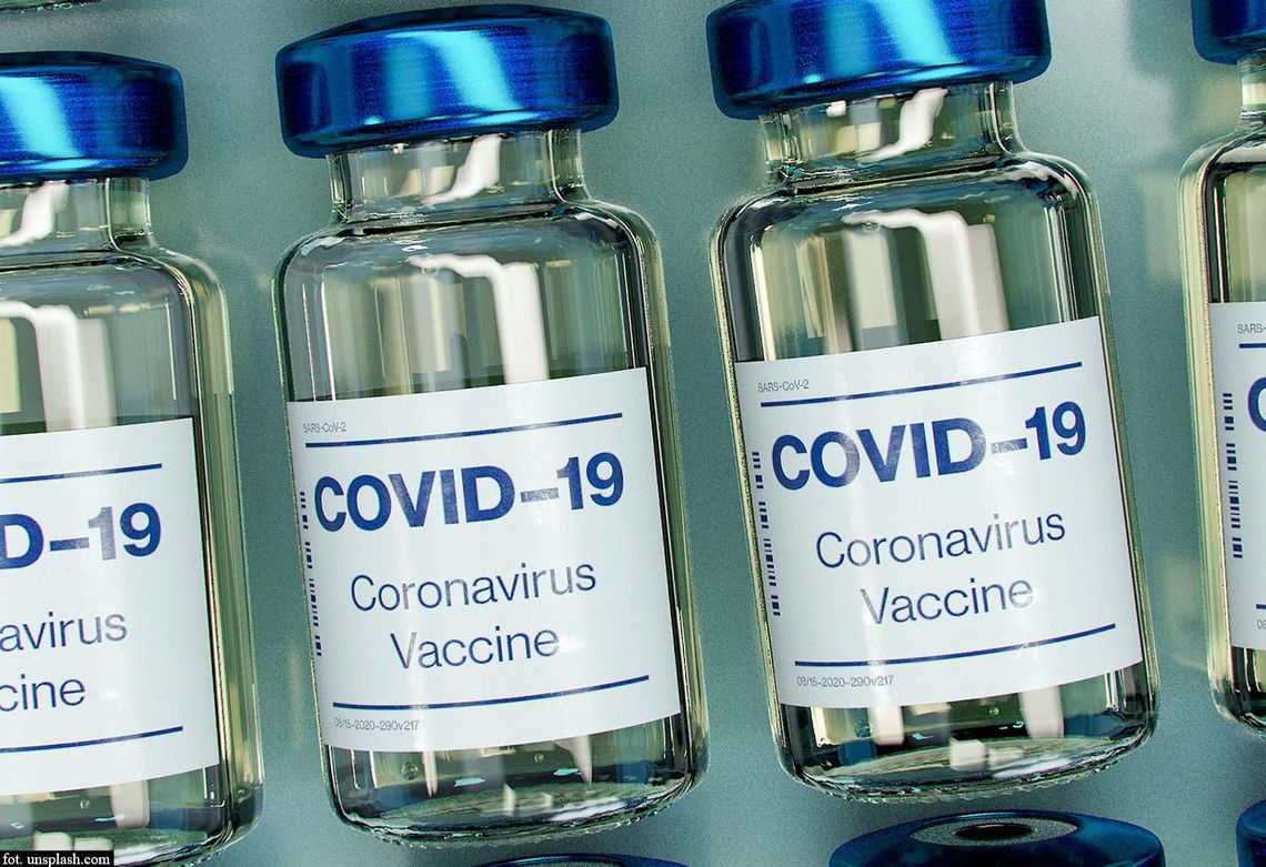 Naukowcy wyjaśniają przyczyny rzadkiego tworzenia się zakrzepów po szczepionkach na Covid-19