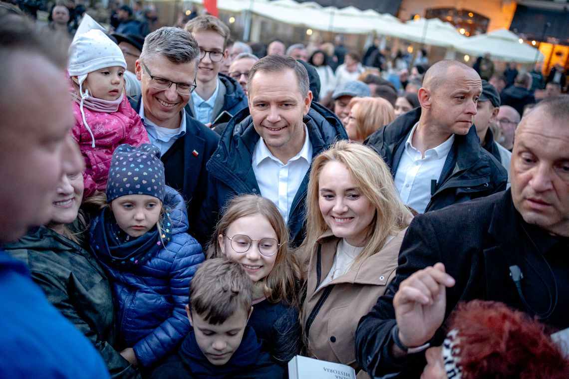 Nawrocki w Rzeszowie: "Tusk to lokaj Niemiec, reparacje nam się należą!" [ZDJĘCIA]