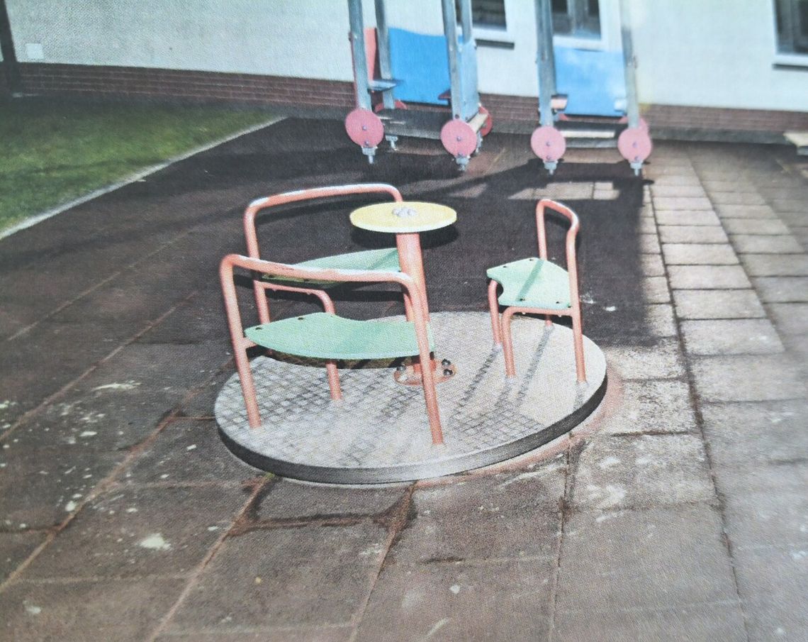 Niebezpieczna „zabawa” na placu zabaw.11-latek trafił do szpitala w Rzeszowie po wypadku na karuzeli Niebezpieczna „zabawa” na placu zabaw.11-latek trafił do szpitala w Rzeszowie po wypadku na karuzeli