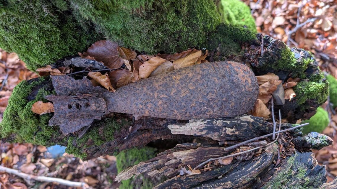 Niebezpieczne odkrycie w bieszczadzkich kniejach! Śmiercionośna pamiątka z czasów II wojny światowej na granicy Niebezpieczne odkrycie w bieszczadzkich kniejach! Śmiercionośna pamiątka z czasów II wojny światowej na granicy