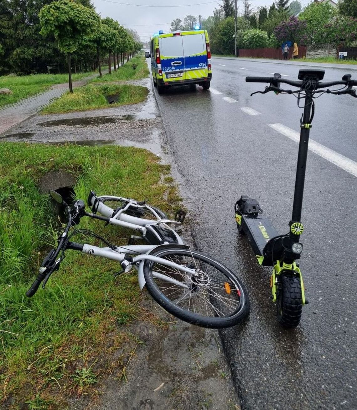 Niebezpieczny poranek na drogach Rzeszowa i okolic. Dwa wypadki z udziałem rowerzysty i hulajnogi