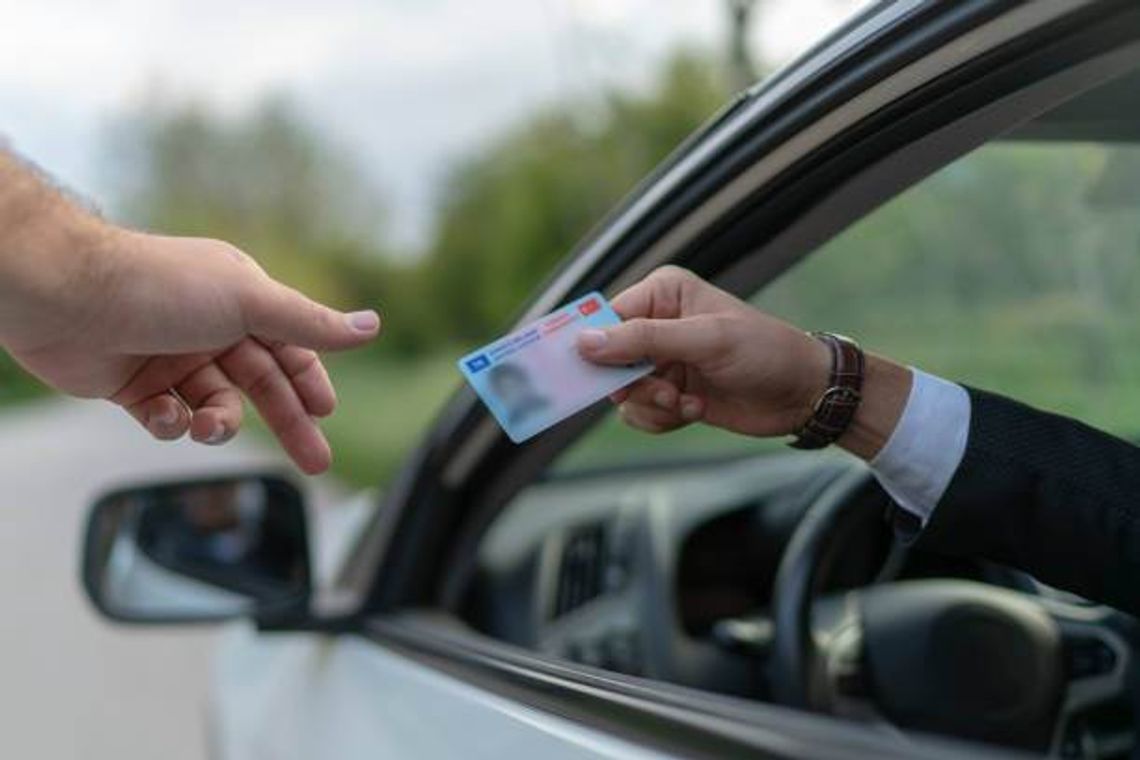 Nietrzeźwy kierowca zatrzymany przez świadka. Miał blisko 3 promile alkoholu we krwi