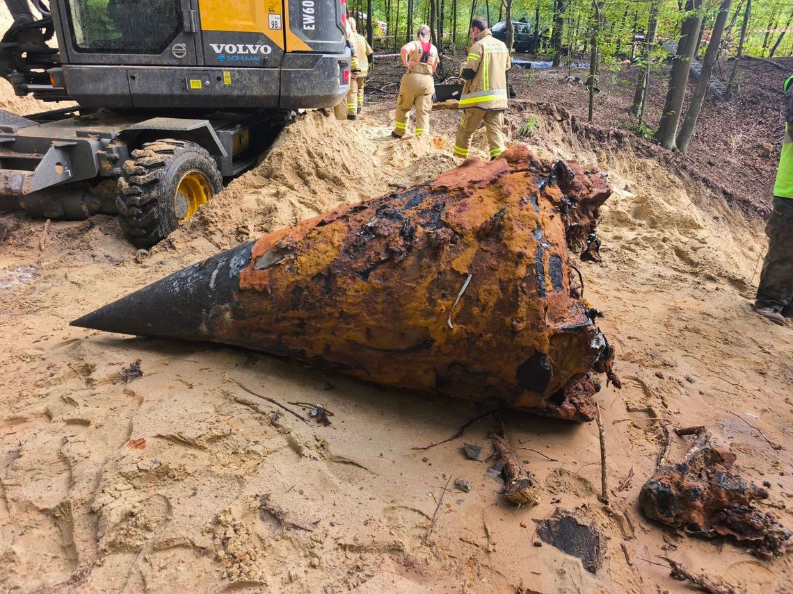 Niezwykłe znalezisko w Bliźnie. Odkryto około 200 kg szczątków rakiety V-2 Niezwykłe znalezisko w Bliźnie. Odkryto około 200 kg szczątków rakiety V-2