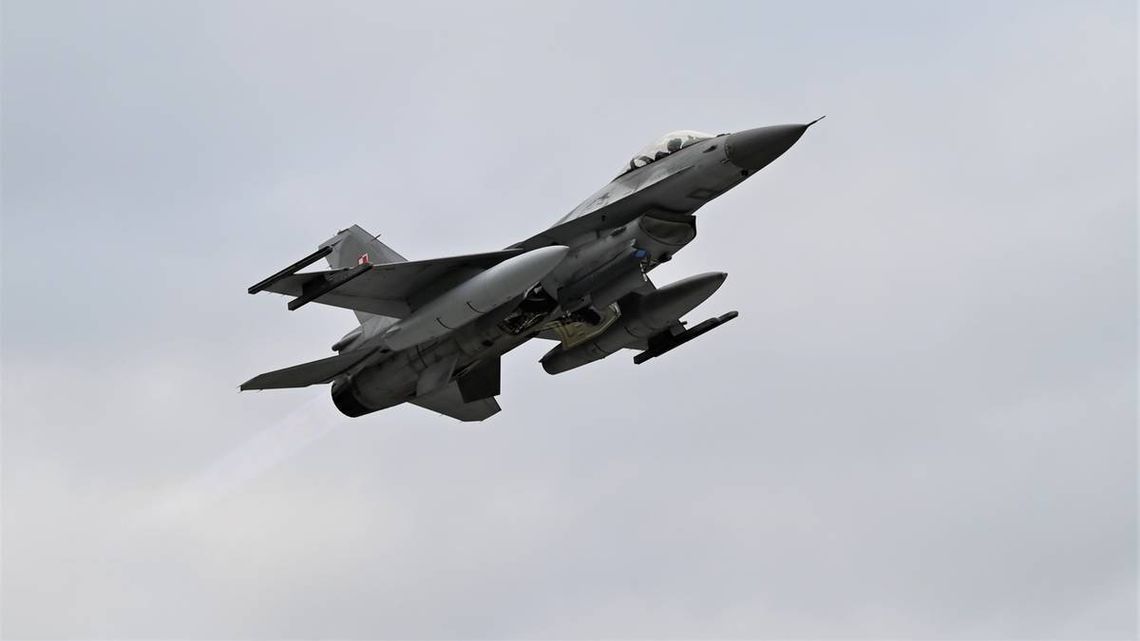 Nocny alarm nad wschodnią Polską. Myśliwce w powietrzu, lotnisko w Rzeszowie było zamknięte Nocny alarm nad wschodnią Polską. Myśliwce w powietrzu, lotnisko w Rzeszowie było zamknięte