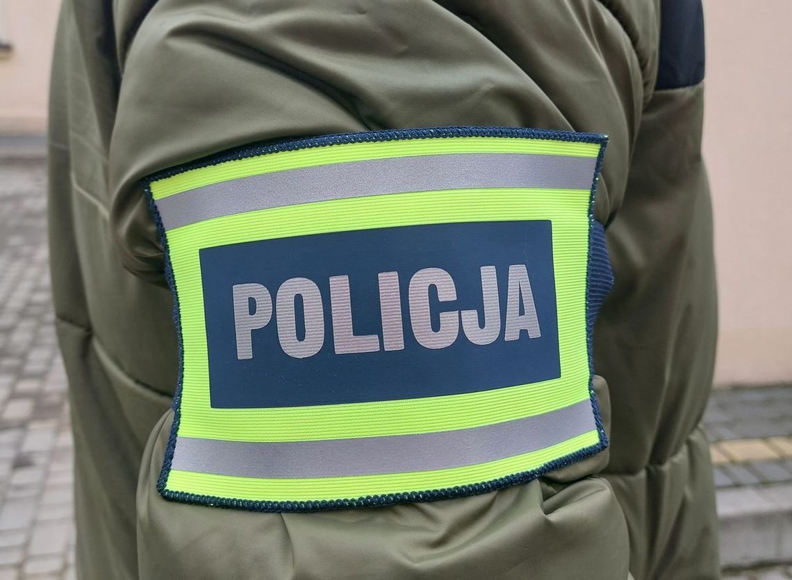 Nocny terror na posesji. Agresywny 27-latek wpadł z młotkiem w rękach po samochód