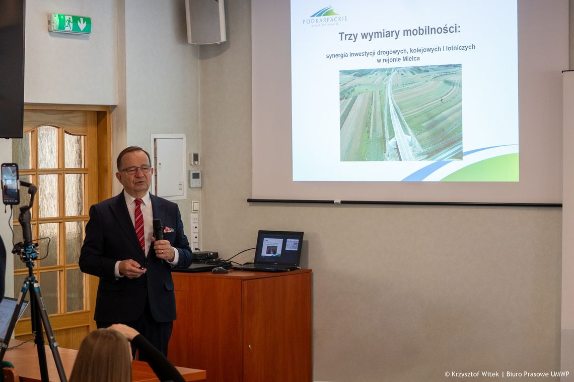 Nowa droga do rozwoju. Trzy warianty połączenia Mielca z A4 na stole