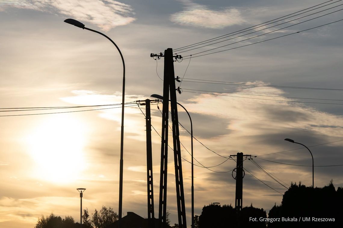 Nowe latarnie w Rzeszowie. Oświetlenie pojawi się na kolejnych ulicach. Których?