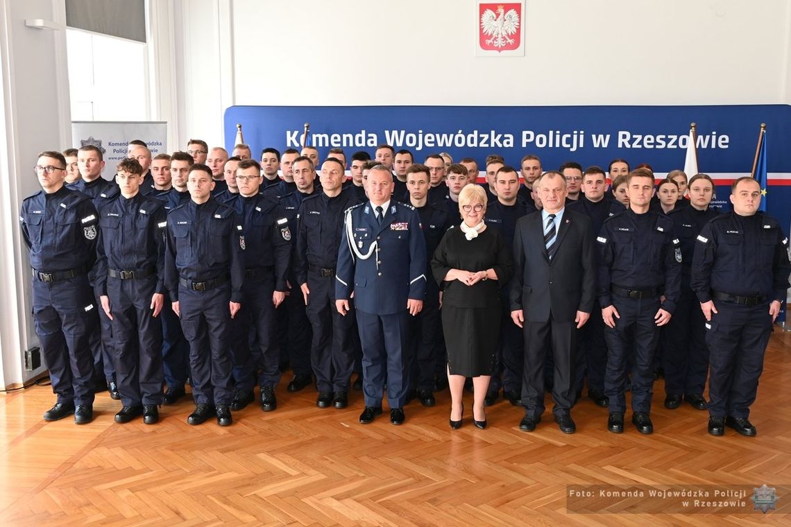 Nowi funkcjonariusze w szeregach Podkarpackiej Policji [FOTO]