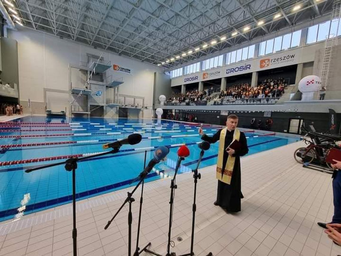 Nowy basen przy ul. Matuszczaka w Rzeszowie oficjalnie otwarty