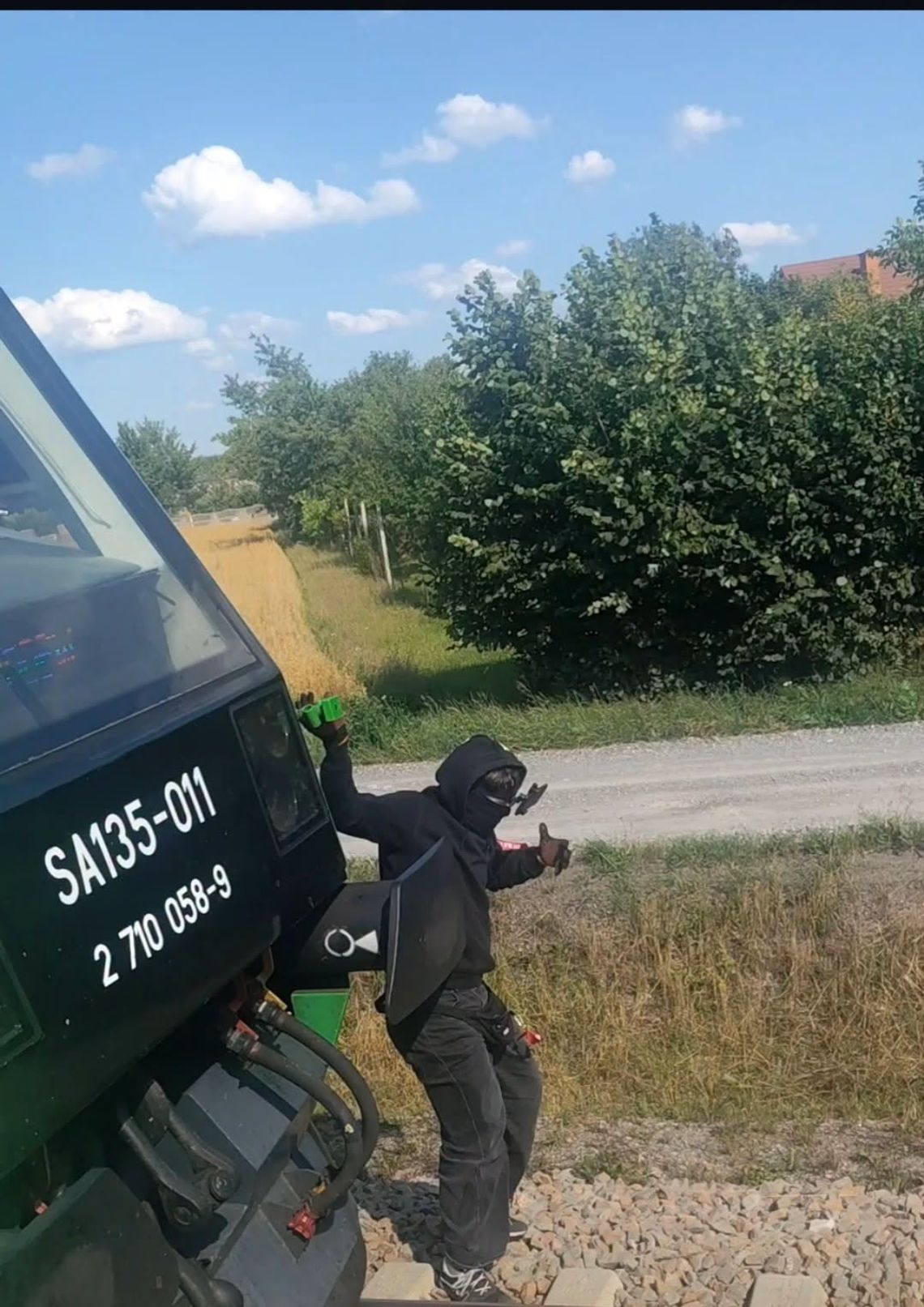 O krok od tragedii na przystanku kolejowym! Młody chłopak wspinał się po szynobusie! O krok od tragedii na przystanku kolejowym! Młody chłopak wspinał się po szynobusie!