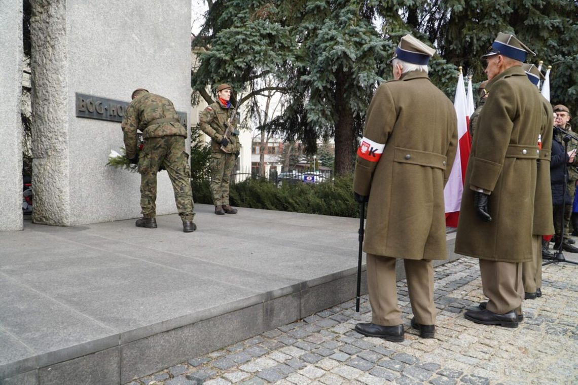 Obchody 81. rocznicy powstania Armii Krajowej w Rzeszowie [ZDJĘCIA]