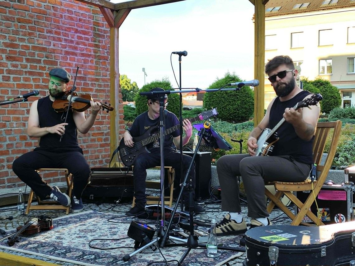 Od Maneczki po Byka. Somethingski Trio wyśpiewało duszę Rzeszowa Od Maneczki po Byka. Somethingski Trio wyśpiewało duszę Rzeszowa
