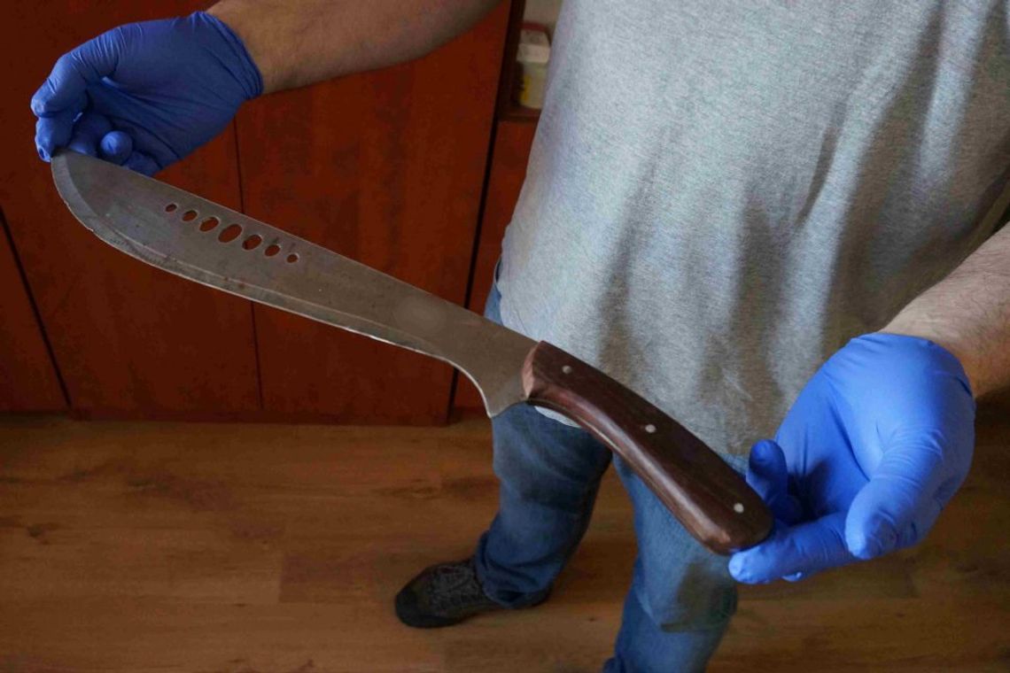 Ósmoklasista przyniósł maczetę na lekcje do jednej z podkarpackich szkół. Został zatrzymany! Ósmoklasista przyniósł maczetę na lekcje do jednej z podkarpackich szkół. Został zatrzymany!