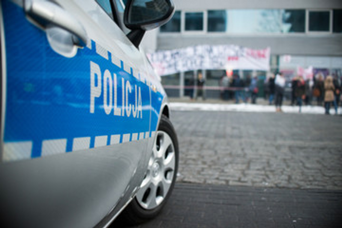 Padła ofiarą oszustwa „na policjanta”. Przestępcy wyłudzili od niej 20 tysięcy złotych!