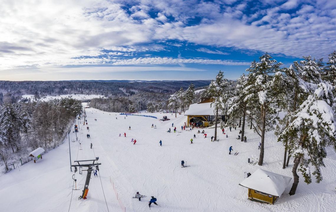 Pełna moc zimowego szaleństwa w Arłamowie. Ruszył drugi wyciąg, wszystkie trasy otwarte Pełna moc zimowego szaleństwa w Arłamowie. Ruszył drugi wyciąg, wszystkie trasy otwarte