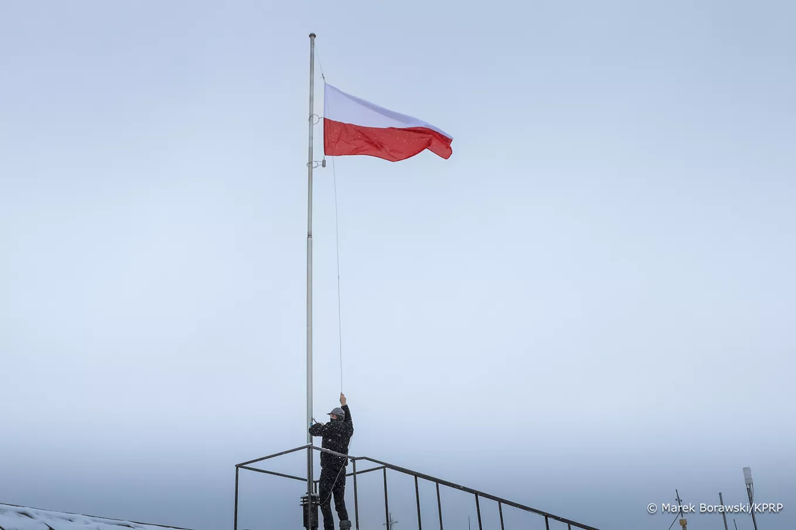 Pierwsza flaga z Pałacu Prezydenckiego trafiła do Głogowa Małopolskiego Pierwsza flaga z Pałacu Prezydenckiego trafiła do Głogowa Małopolskiego