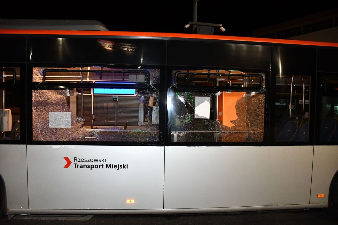 Pijany pasażer zdemolował autobus miejski w Rzeszowie. Straty na blisko 50 tysięcy złotych