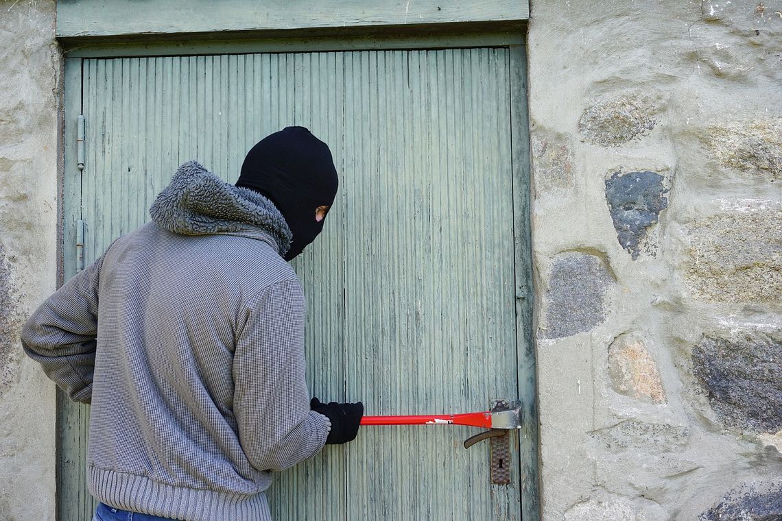Pijany złodziej zasnął po włamaniu. 30-latek ujęty na gorącym uczynku