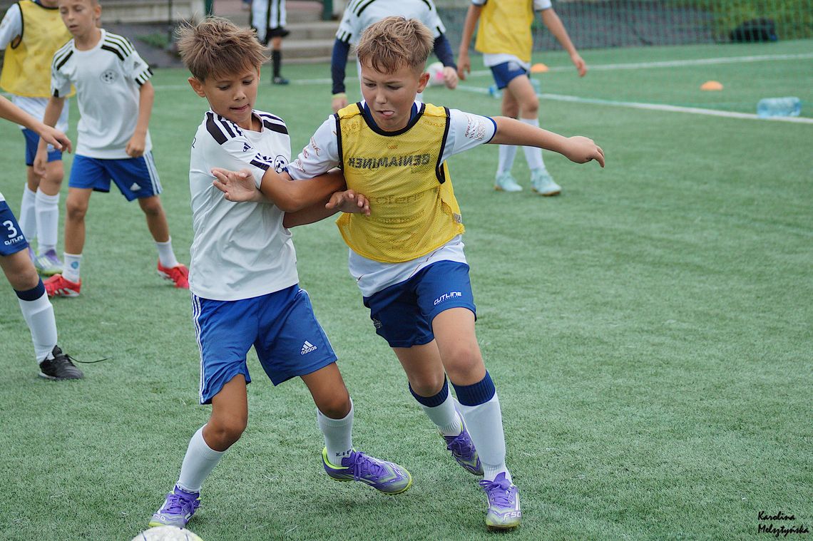 Piłka, nauka i pomoc zwierzętom. Piknik Edukacyjno-Sportowy im. Ignacego Łukasiewicza w Nowej Wsi [ZDJĘCIA]