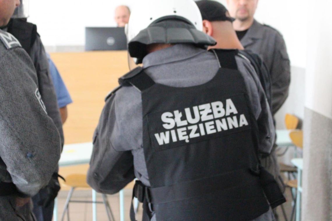 PILNE! Ucieczka 25-latka z Żurawicy. Dwóch strażników rannych PILNE! Ucieczka 25-latka z Żurawicy. Dwóch strażników rannych