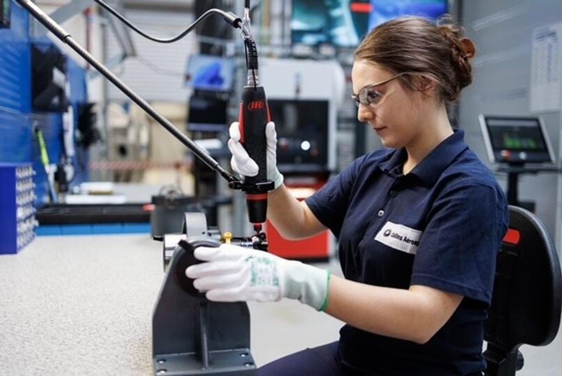 Płatne szkolenie i szansa na stałą pracę. Collins Aerospace rekrutuje na Podkarpaciu