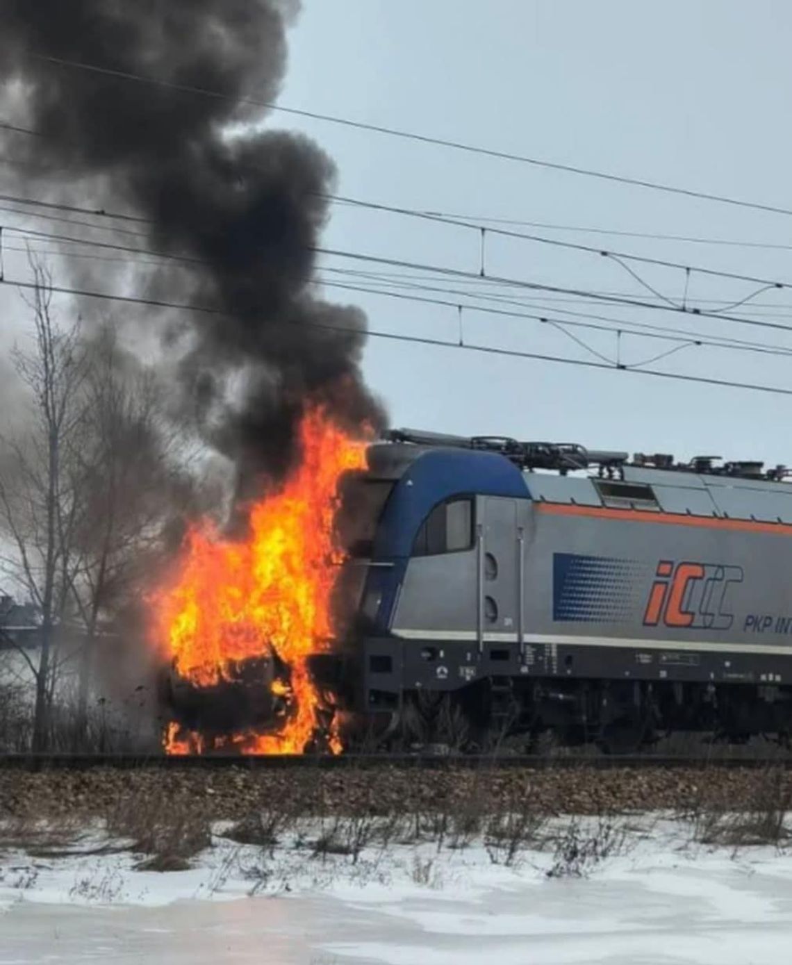 Pociąg  relacji Rzeszów-Szczecin stanął w płomieniach!  Ewakuowano 300 osób