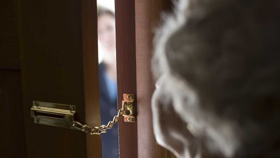 Pod pretekstem badania wody weszła do mieszkania. Seniorka z Rzeszowa straciła 50 tys. zł Pod pretekstem badania wody weszła do mieszkania. Seniorka z Rzeszowa straciła 50 tys. zł