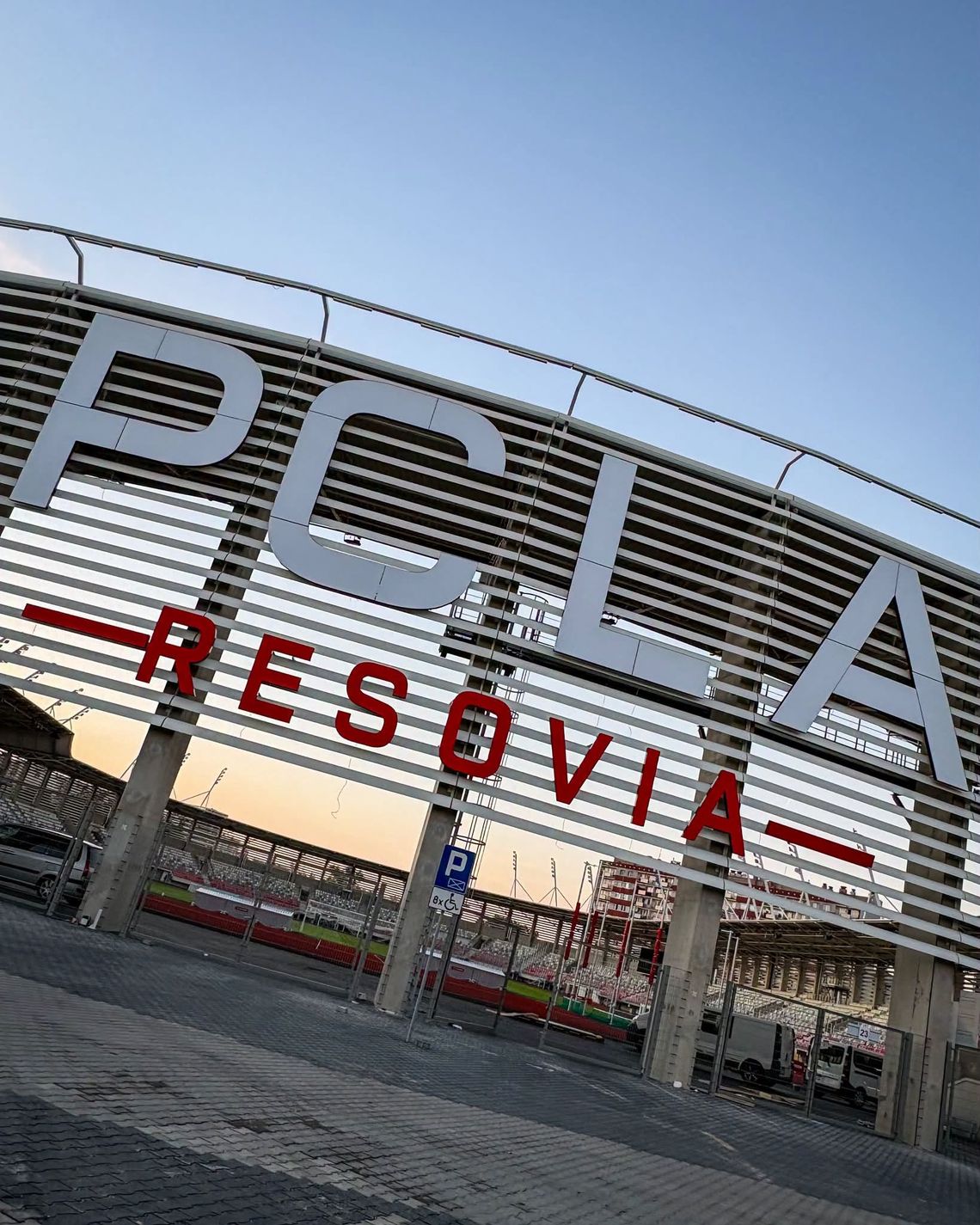 Podkarpackie Centrum Lekkiej Atletyki z nazwą „PCLA Resovia”. Nowy billbord już zawieszony Podkarpackie Centrum Lekkiej Atletyki z nazwą „PCLA Resovia”. Nowy billbord już zawieszony