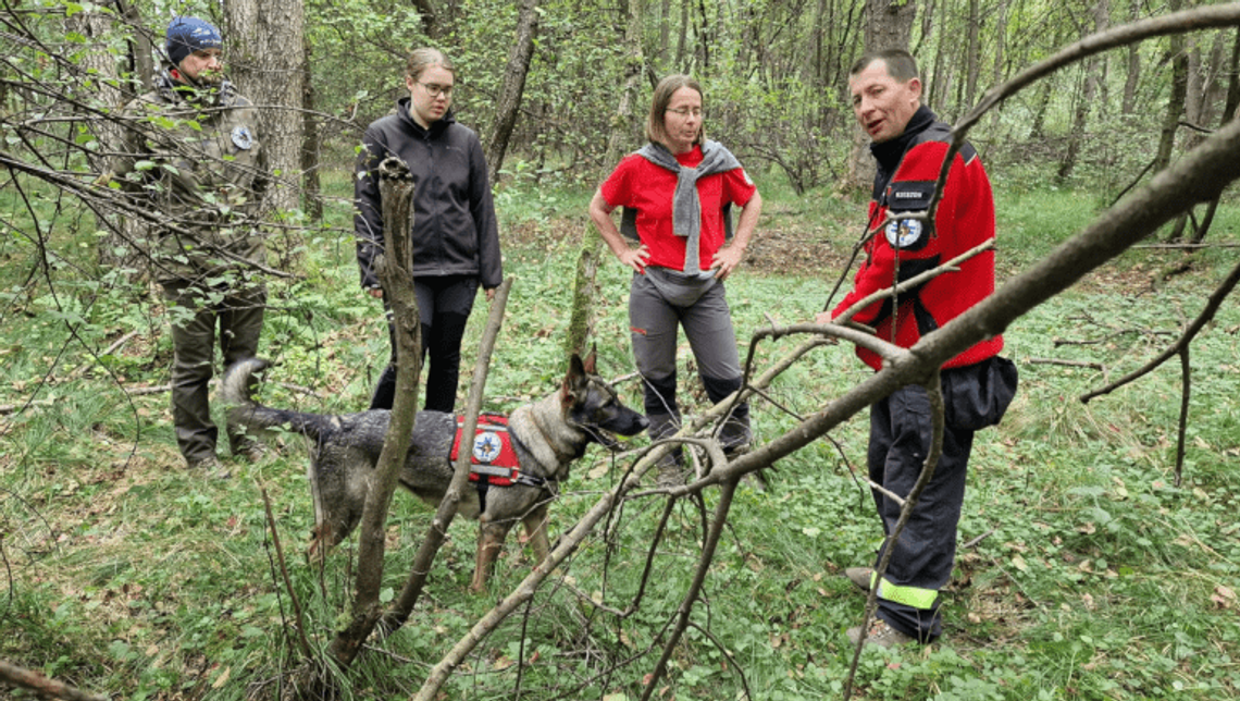 Pokaz psów ratowniczych w Budach Głogowskich