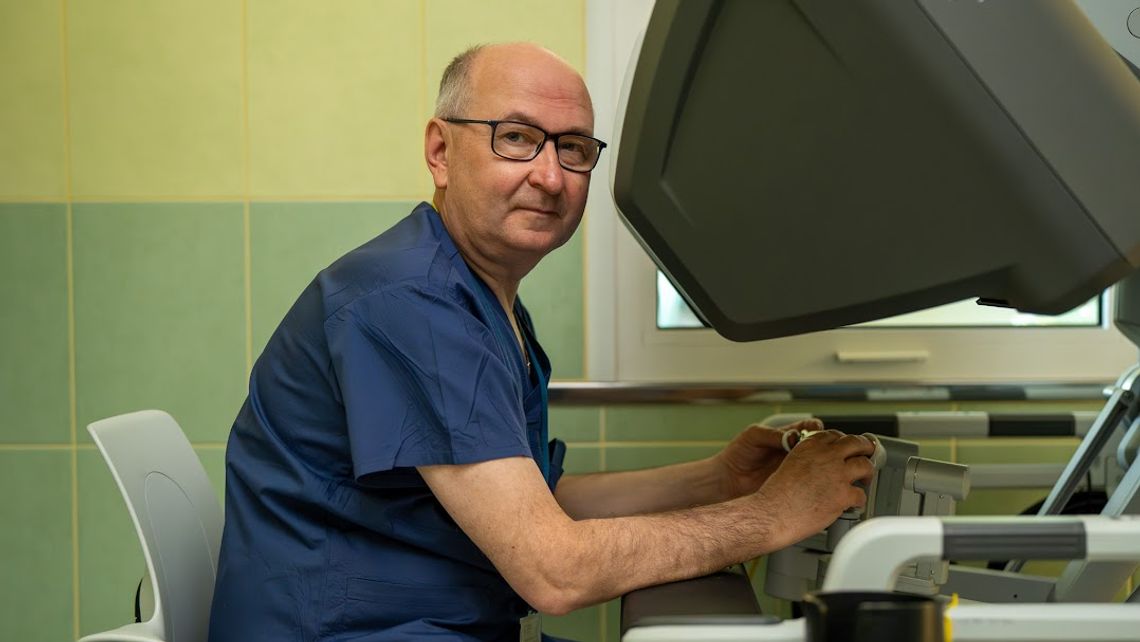 Pół tysiąca operacji robotycznych prof. Tomasza Kluza. Rzeszów umacnia pozycję lidera nowoczesnej ginekologii