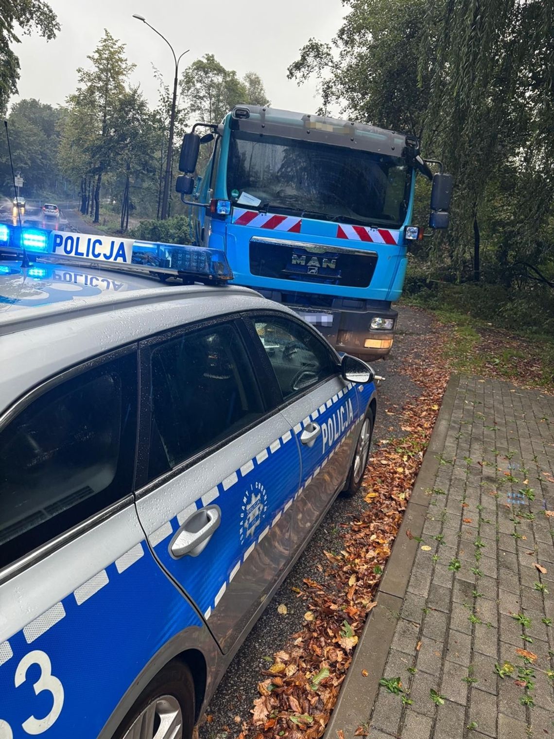 Policja zatrzymała kierowcę ciężarówki pod wpływem amfetaminy. Spowodował kolizję i uciekł