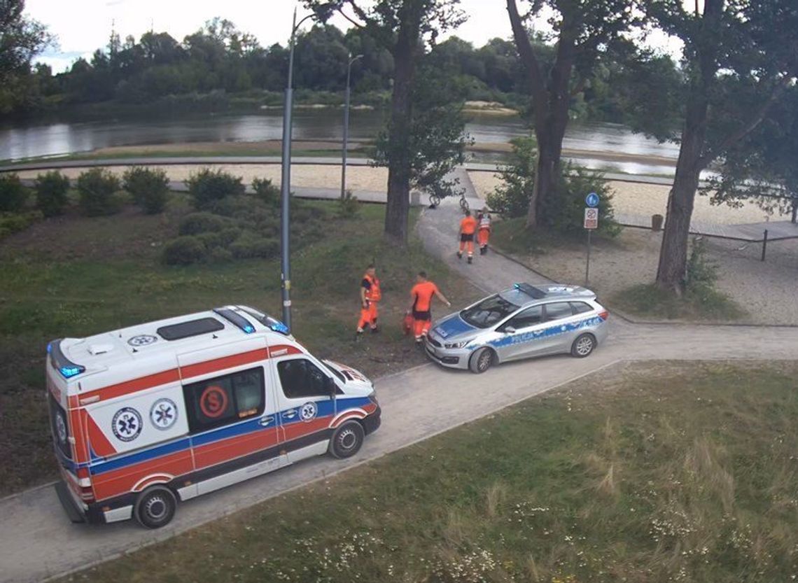 Policjanci ocalili 11-latków z Sanu. Spacer środkiem rzeki omal nie zakończył się tragedią