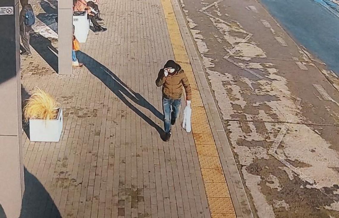 Policjanci poszukują mężczyzny, który mógł oszukać 80-letnią kobietę!
