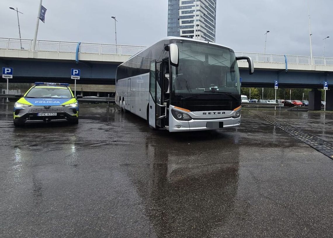 Policjanci sprawdzili autokar przed wycieczką dzieci z Rzeszowa. Szokujące ustalenia omal nie zatrzymały wyjazdu Policjanci sprawdzili autokar przed wycieczką dzieci z Rzeszowa. Szokujące ustalenia omal nie zatrzymały wyjazdu