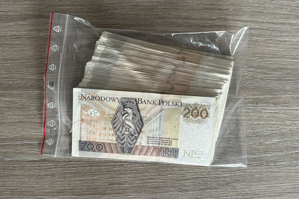 Policjanci zatrzymali sprawcę kradzieży blisko 18 tysięcy złotych Policjanci zatrzymali sprawcę kradzieży blisko 18 tysięcy złotych