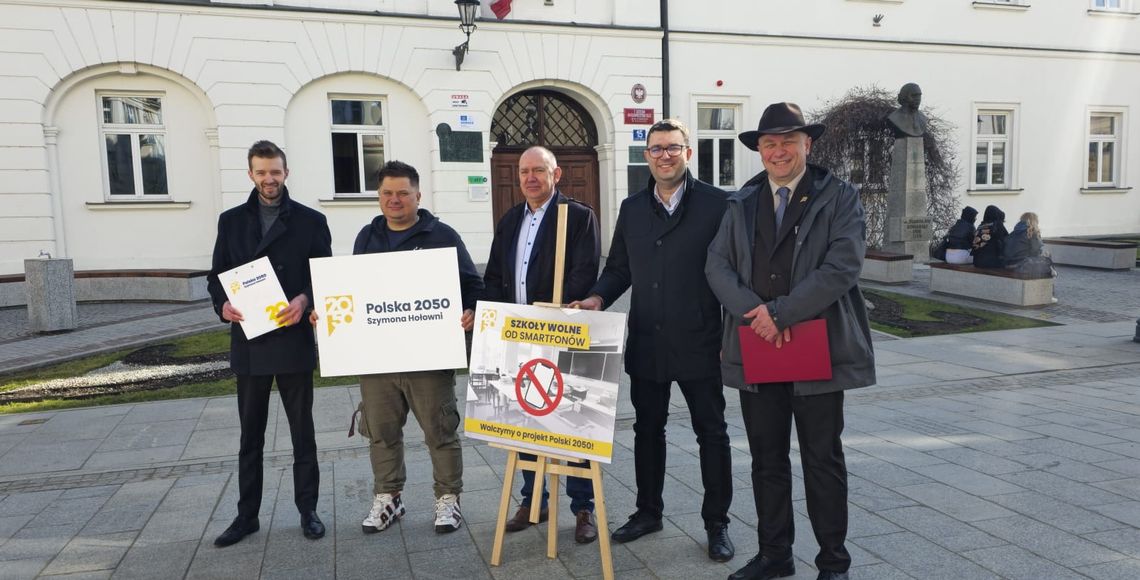 Polska 2050 w Rzeszowie apeluje o zakaz smartfonów w szkołach podstawowych