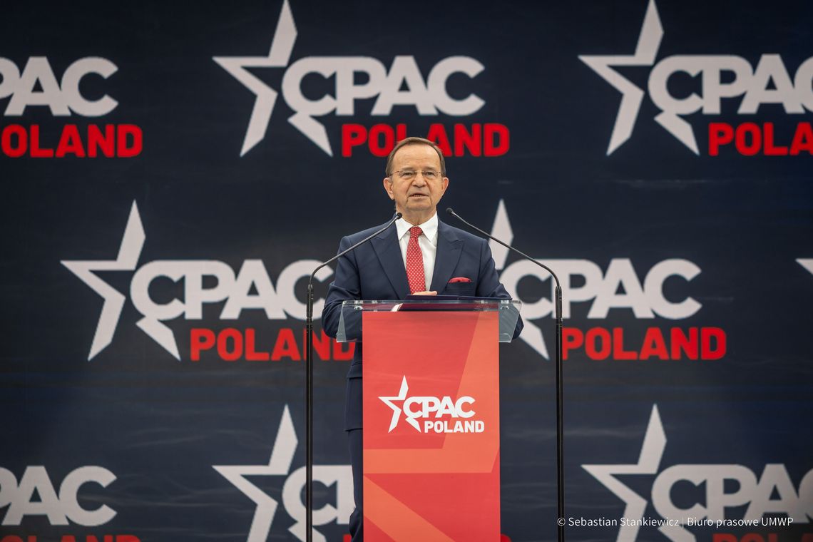 Ponad milion na konferencję CPAC w Jasionce. KO domaga się powołania specjalnej komisji w sejmiku Ponad milion na konferencję CPAC w Jasionce. KO domaga się powołania specjalnej komisji w sejmiku
