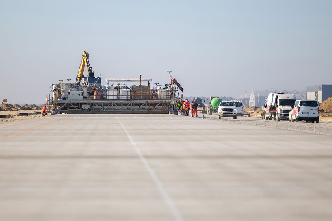 Port Lotniczy Rzeszów-Jasionka buduje równległą drogę kołowania za 23 miliony euro Port Lotniczy Rzeszów-Jasionka buduje równległą drogę kołowania za 23 miliony euro