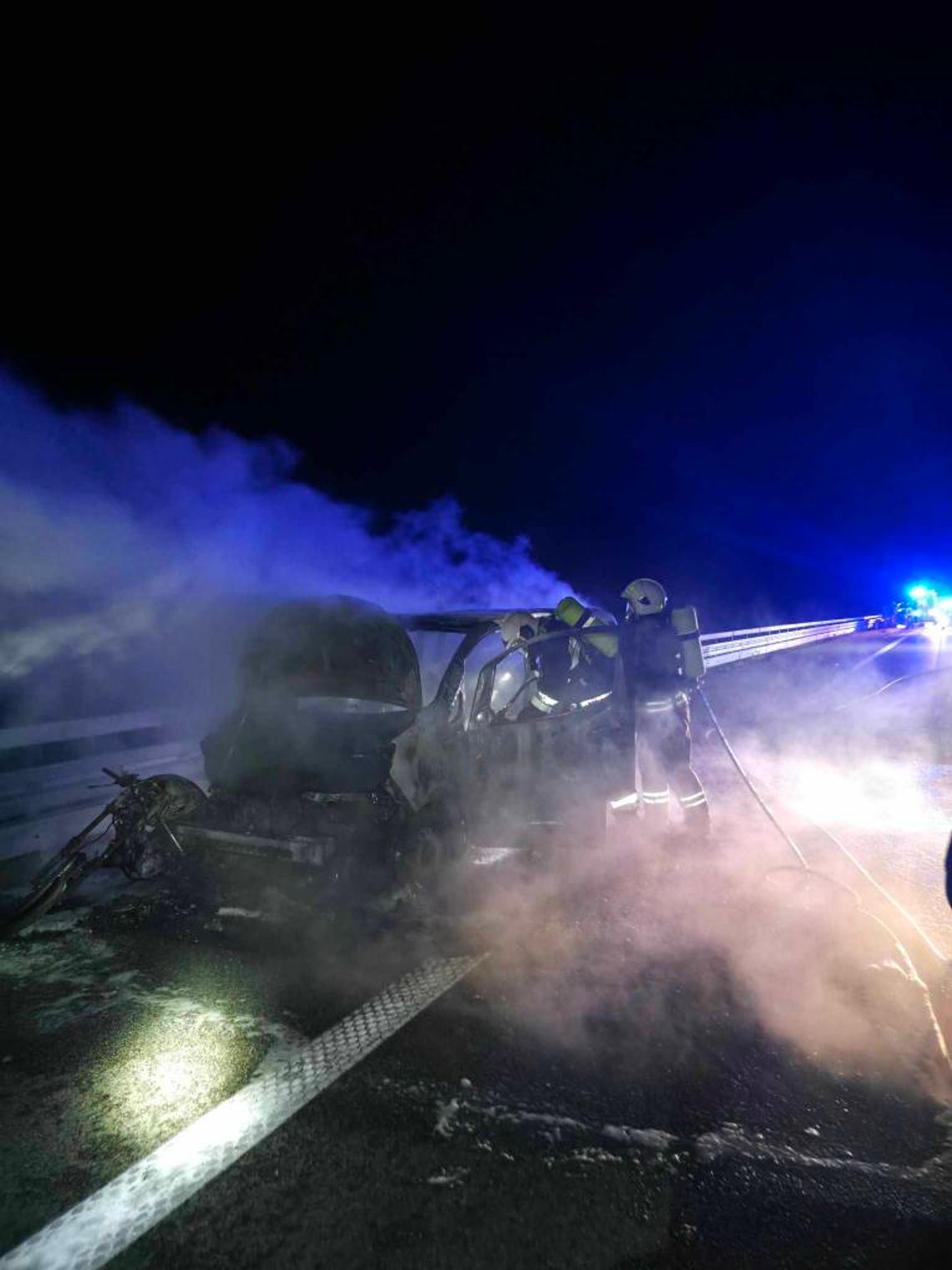 Poważny wypadek na A4 w Kozodrzy. Nissan zderzył się z motorowerem. Jedna osoba ranna