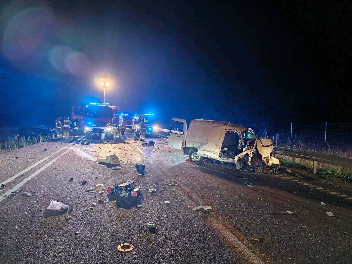 Poważny wypadek na S19 koło Rzeszowa. Cztery osoby ranne w wyniku czołowego zderzenia dwóch samochodów