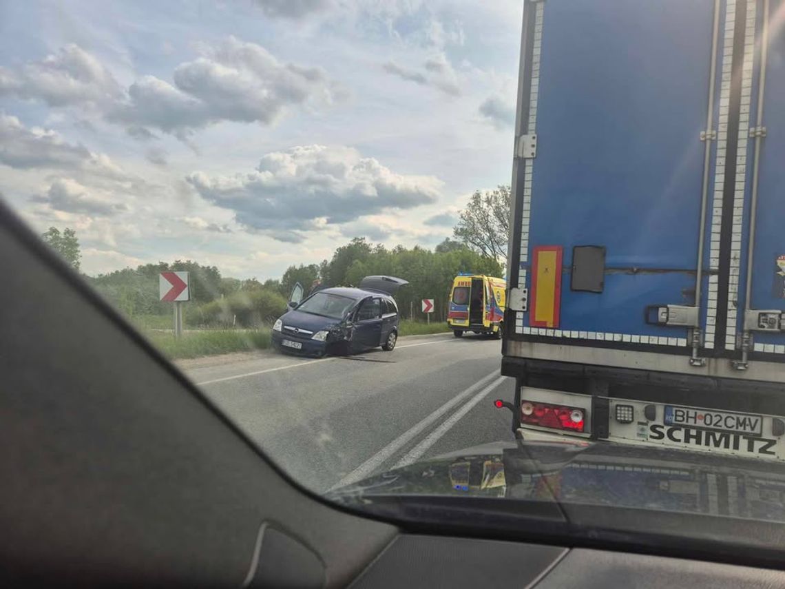 Poważny wypadek w Lutoryżu na DK19. Ruch odbywa się wahadłowo