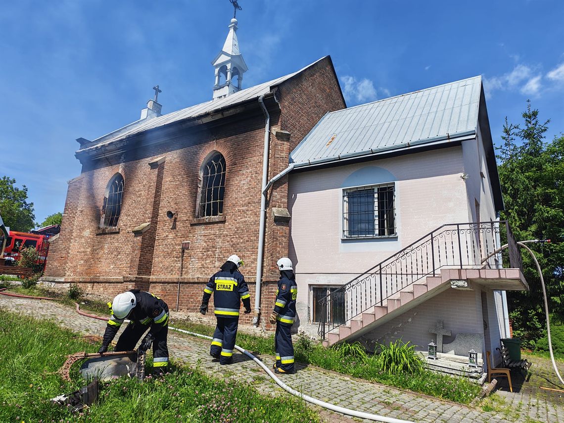 Pożar kościoła w Przemyślu. Ogień zniszczył wnętrze świątyni i zakrystię Pożar kościoła w Przemyślu. Ogień zniszczył wnętrze świątyni i zakrystię