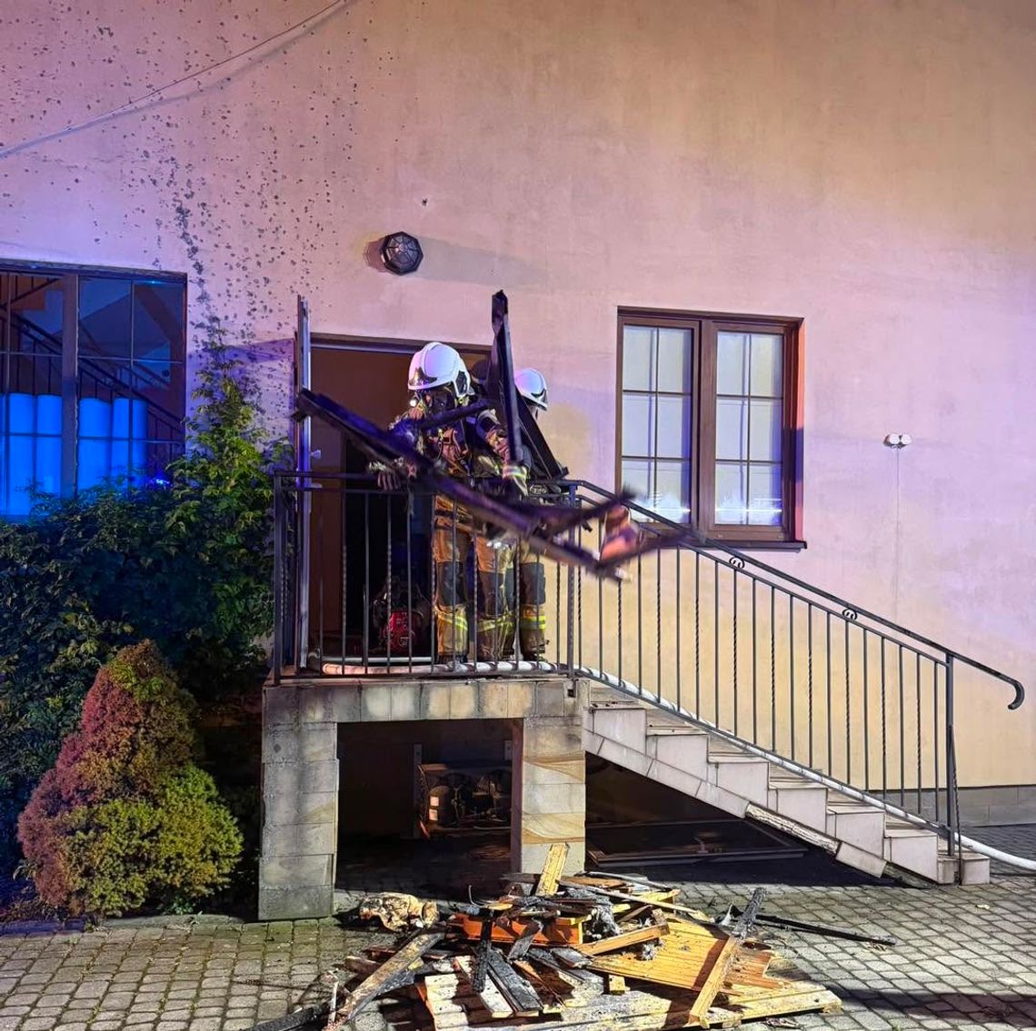Pożar sauny w Świlczy. W akcji cztery zastępy straży pożarnej i policja [ZDJĘCIA]