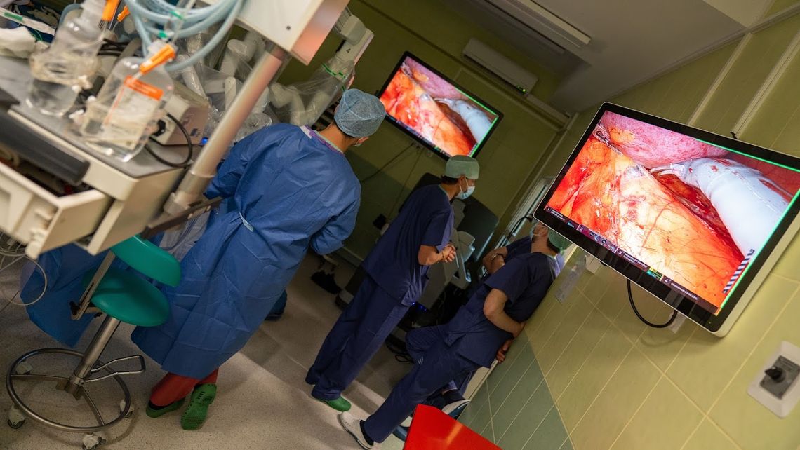 Przełom w Rzeszowie. Pierwsze w Polsce operacje nerki z robotem i AI 3D!