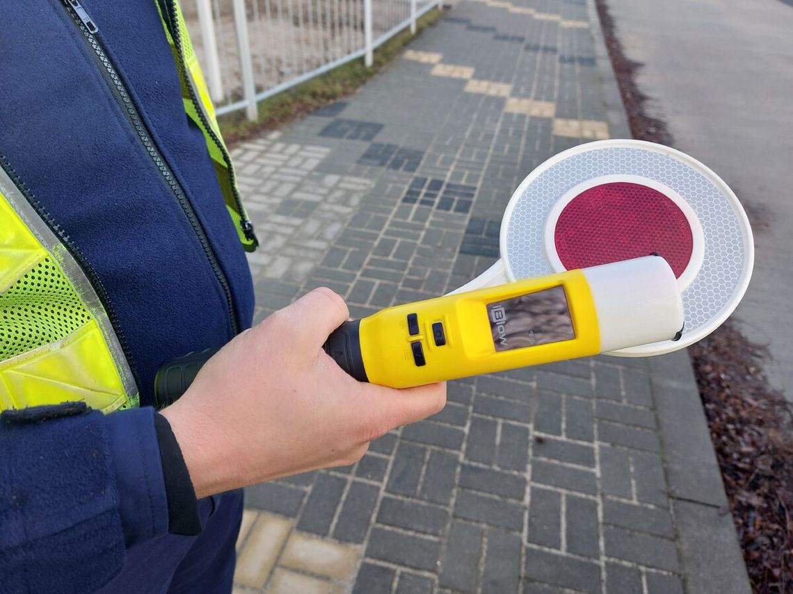 Przyjechał skuterem po alkohol i wywołał awanturę. Pijany recydywista trafił do aresztu Przyjechał skuterem po alkohol i wywołał awanturę. Pijany recydywista trafił do aresztu