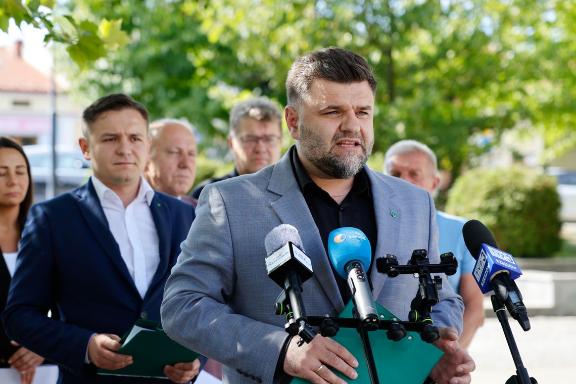 Referendum za 450 tys. zł i polityczna riposta PSL. „Poseł Dziedzic zaprasza europosła Buczka na korepetycje” Referendum za 450 tys. zł i polityczna riposta PSL. „Poseł Dziedzic zaprasza europosła Buczka na korepetycje”